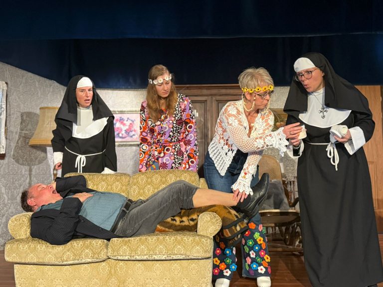 Gaunisch gutes Theaterstück "Leg doch mal die Nonne um", dargeboten durch die Brettlbühnel Vaterstetten.